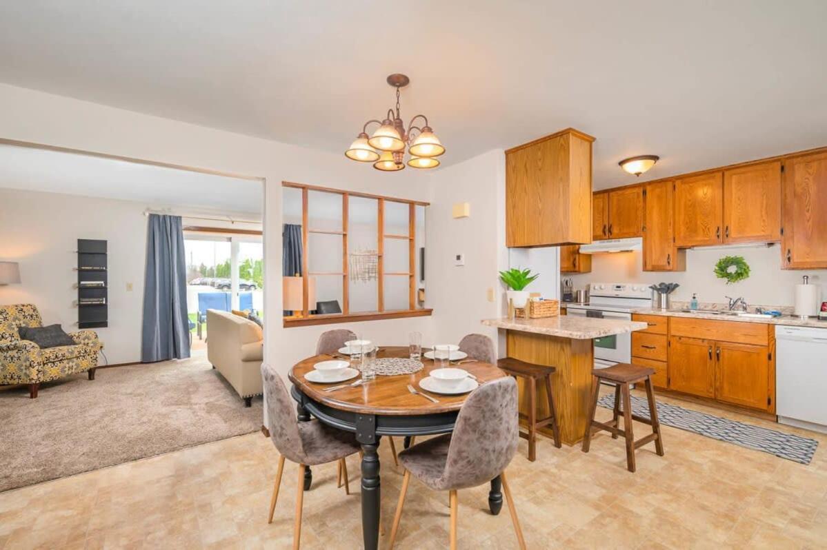 Relax On Ridgeview- 3 Bedroom Appleton Exterior photo